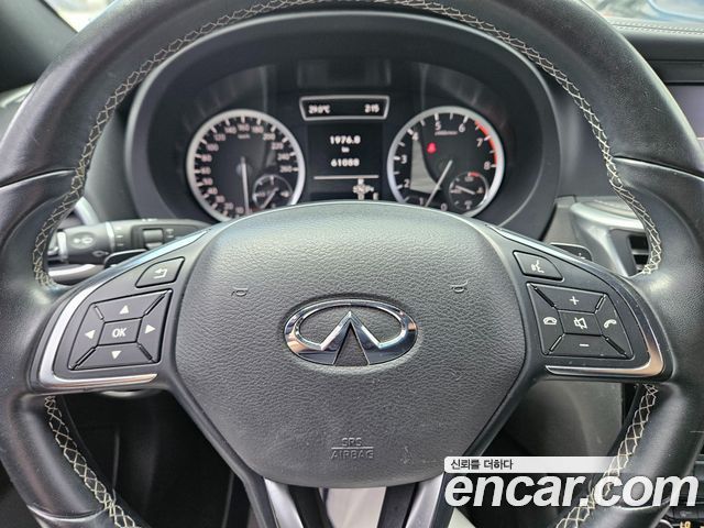Infiniti Q30 2.0 Premium 2017 — фото 19