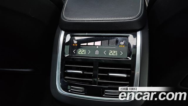Volvo XC90 (II) T8 R-Design Hybrid 2021 — фото 18