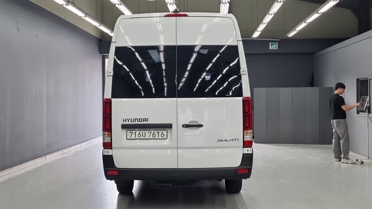 Hyundai Solati 15-seater Luxury 2023 — фото 4