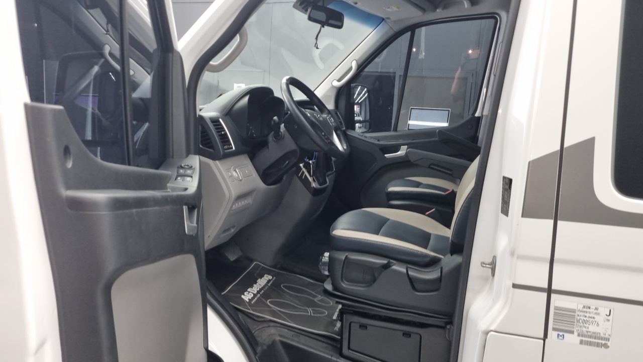 Hyundai Solati 15-seater Luxury 2023 — фото 10