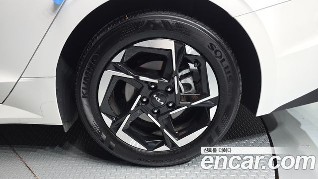 Kia K5 (III) 2.0 Noblesse 2024 — фото 21