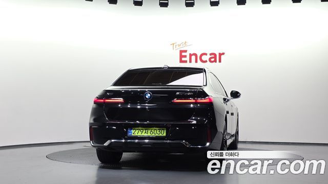 BMW 7 Series (G70) 750e xDrive M Sport 2023 — фото 4