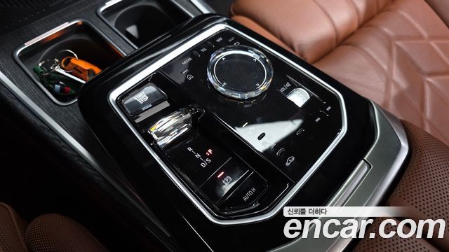 BMW 7 Series (G70) 750e xDrive M Sport 2023 — фото 9