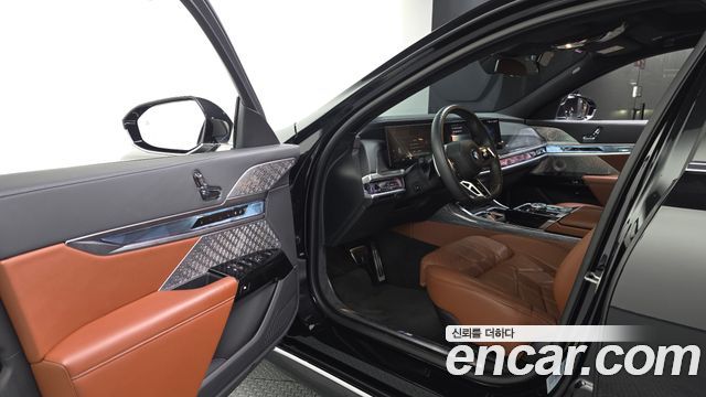 BMW 7 Series (G70) 750e xDrive M Sport 2023 — фото 10