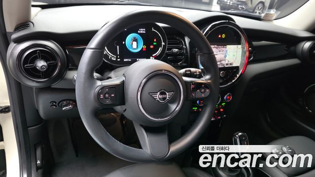 MINI Cooper Classic Plus 3rd 2022 — фото 13