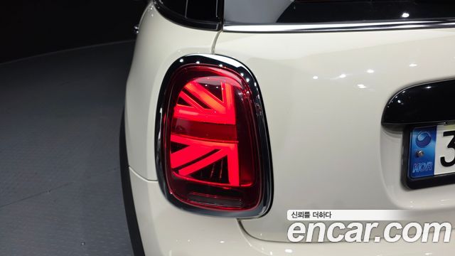 MINI Cooper Classic Plus 3rd 2022 — фото 23