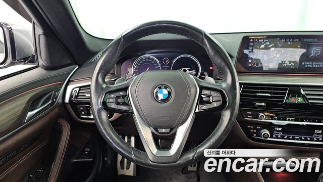 BMW 5 Series (G30) 520d xDrive M Sport Package Plus 2018 — фото 13