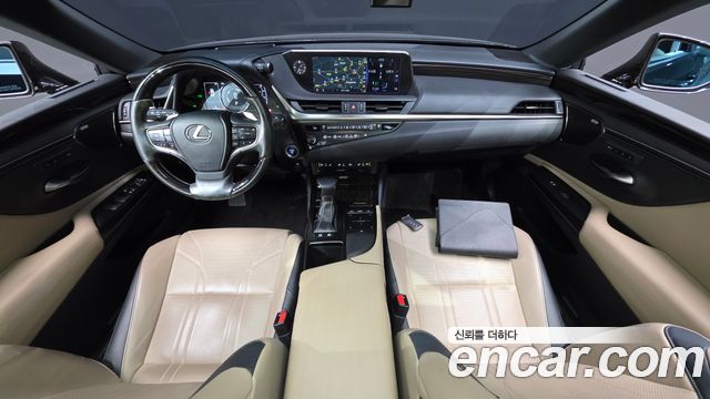 Lexus ES300h (VII) Executive 2019 — фото 7