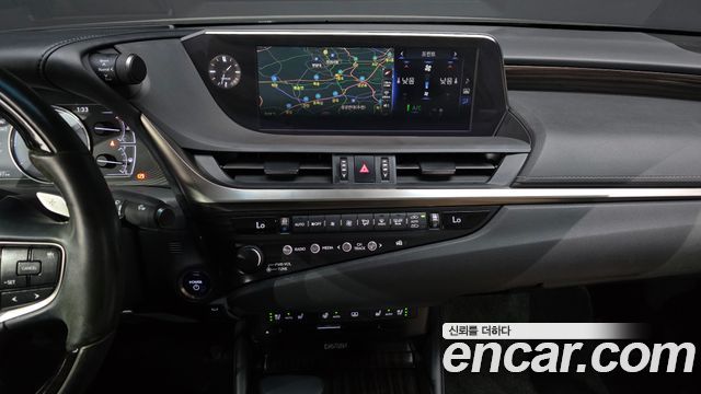 Lexus ES300h (VII) Executive 2019 — фото 13