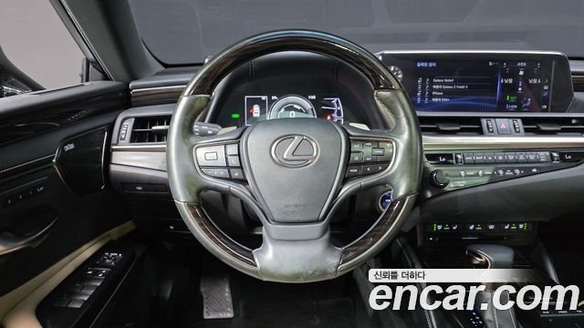 Lexus ES300h (VII) Executive 2019 — фото 14