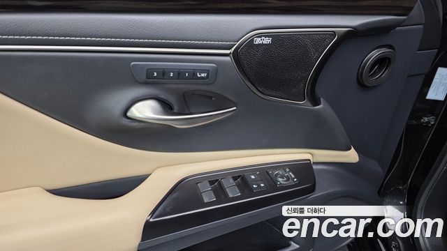Lexus ES300h (VII) Executive 2019 — фото 20
