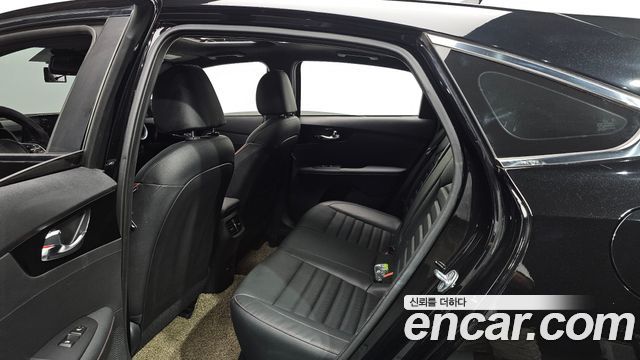 Kia K3 (II) 1.6 Turbo GT 5Door Signature 2022 — фото 15
