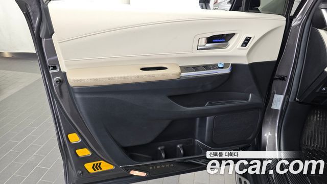 Toyota Sienna (IV) 2.5 Hybrid AWD 2024 — фото 24