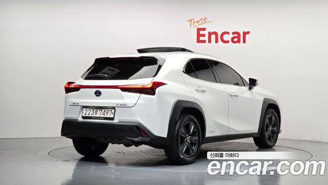 Lexus UX250h 2.0 2WD 2021 — фото 2