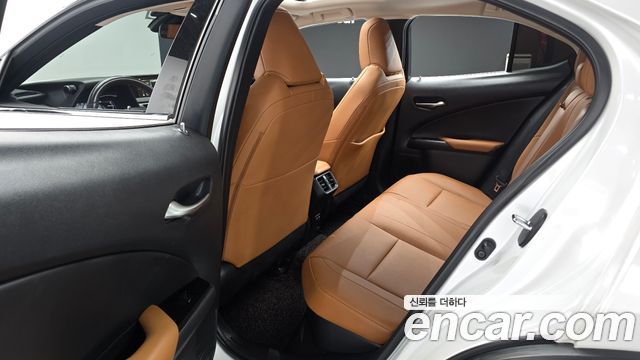 Lexus UX250h 2.0 2WD 2021 — фото 11