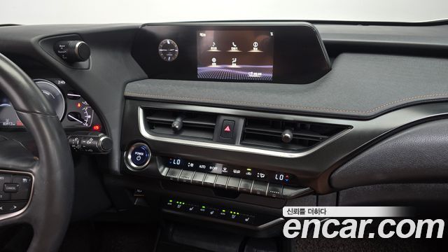 Lexus UX250h 2.0 2WD 2021 — фото 13