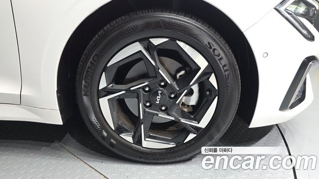 Kia K5 (III) 2.0 Noblesse 2024 — фото 21