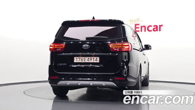 Kia Carnival 9-Seater Luxury 2019 — фото 4