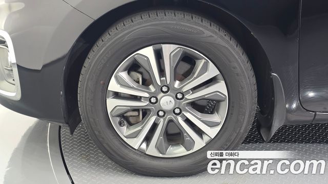 Kia Carnival 9-Seater Luxury 2019 — фото 5