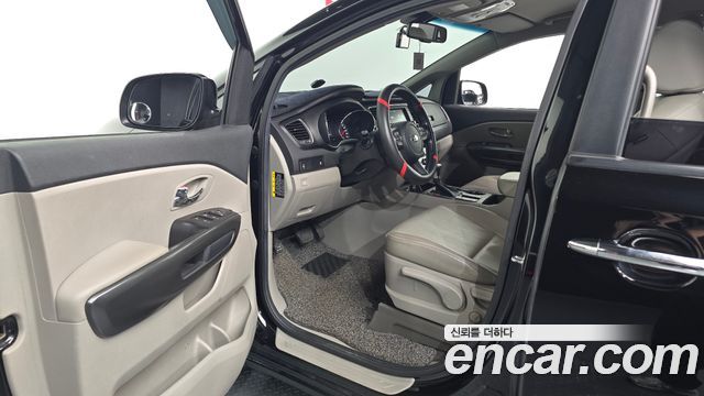 Kia Carnival 9-Seater Luxury 2019 — фото 10