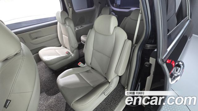 Kia Carnival 9-Seater Luxury 2019 — фото 11