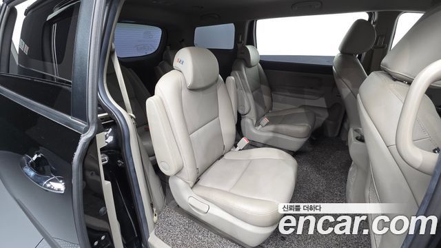 Kia Carnival 9-Seater Luxury 2019 — фото 12