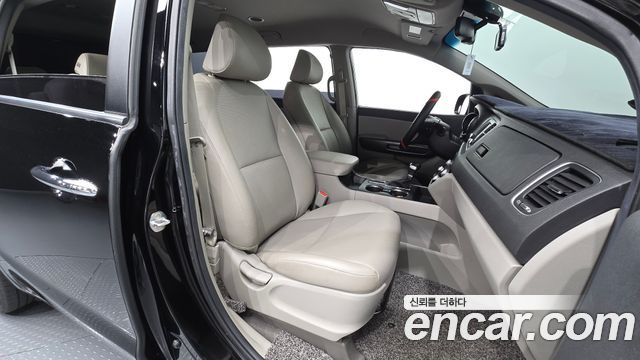Kia Carnival 9-Seater Luxury 2019 — фото 13