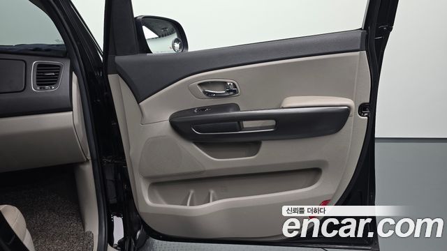 Kia Carnival 9-Seater Luxury 2019 — фото 25