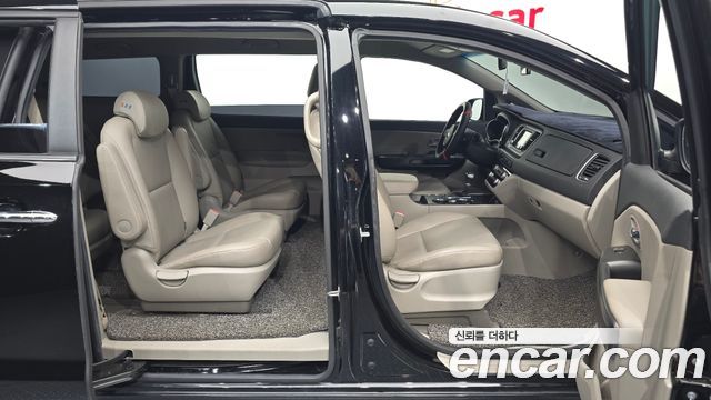Kia Carnival 9-Seater Luxury 2019 — фото 26