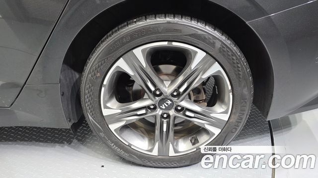 Kia K5 (III) 2.0 Signature 2020 — фото 21