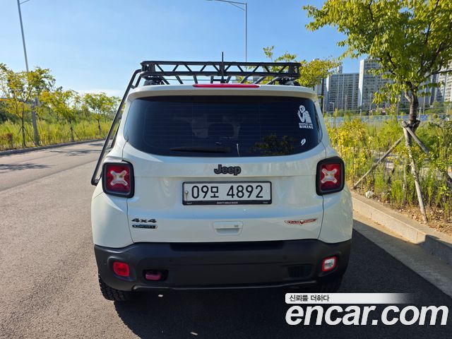 Jeep Renegade 2.0 Diesel Tailhawk AWD 2018 — фото 4