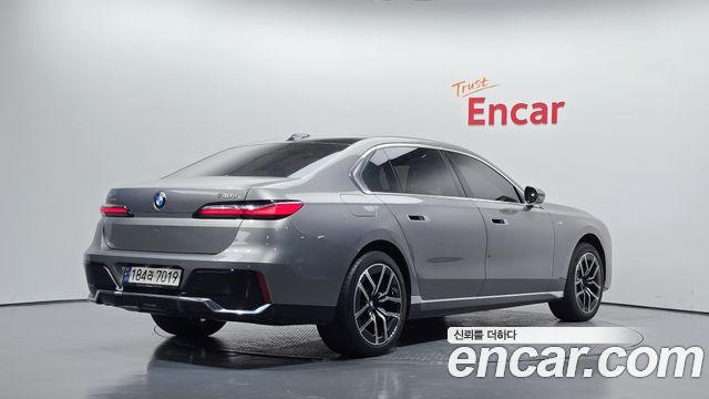 BMW 7 Series (G70) 740d xDrive M Sport 2024 — фото 2