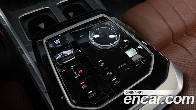 BMW 7 Series (G70) 740d xDrive M Sport 2024 — фото 9