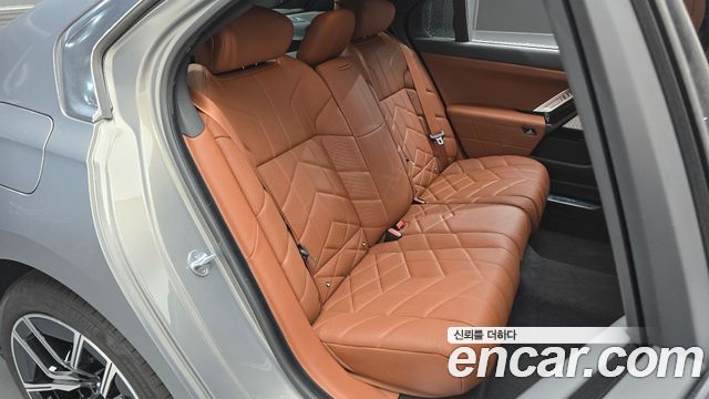 BMW 7 Series (G70) 740d xDrive M Sport 2024 — фото 12