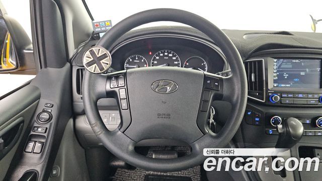 Hyundai Grand Starex School Bus 2019 — фото 15