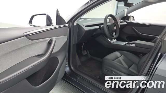 Tesla Model Y RWD 2025 — фото 10