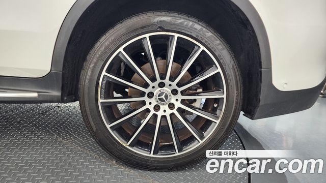 Mercedes-Benz GLC-Class (X253) GLC300 4MATIC AMG Line 2019 — фото 21