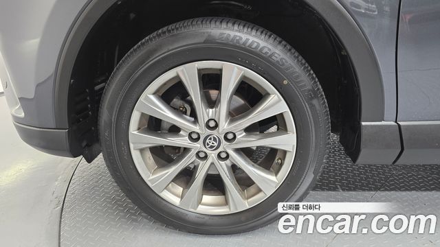 Toyota RAV4 2.5 2WD 4th 2018 — фото 5