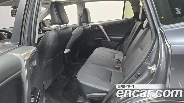 Toyota RAV4 2.5 2WD 4th 2018 — фото 15