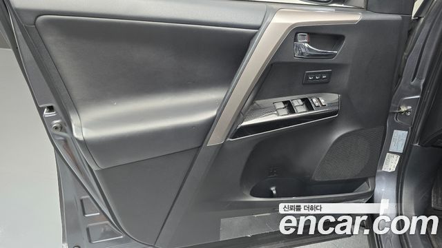 Toyota RAV4 2.5 2WD 4th 2018 — фото 30