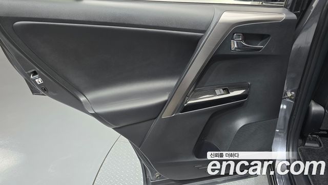 Toyota RAV4 2.5 2WD 4th 2018 — фото 31