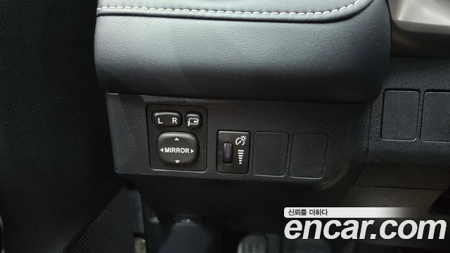 Toyota RAV4 2.5 2WD 4th 2018 — фото 34