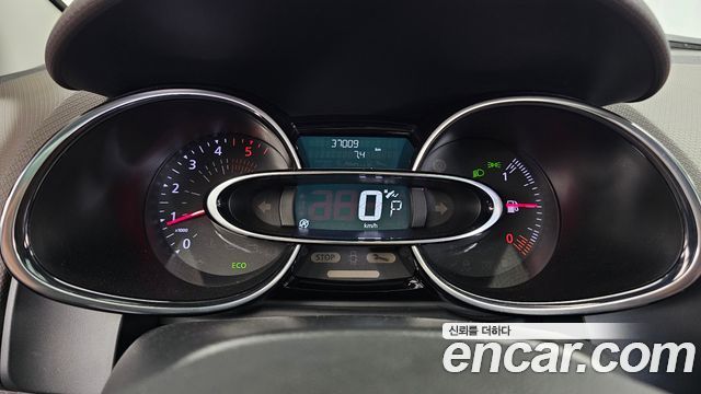 Renault Korea Clio Intens 2018 — фото 8