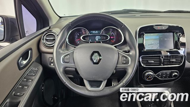 Renault Korea Clio Intens 2018 — фото 13