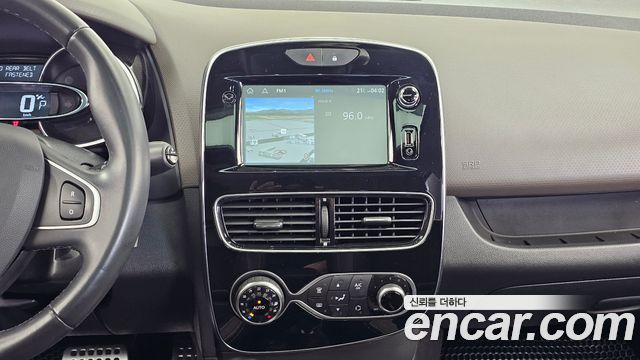 Renault Korea Clio Intens 2018 — фото 17