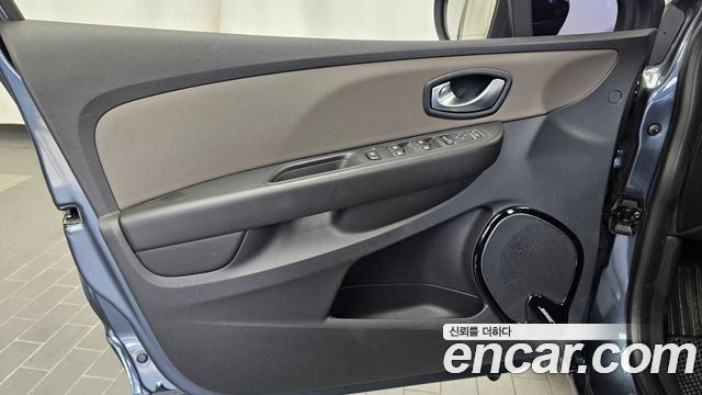 Renault Korea Clio Intens 2018 — фото 24