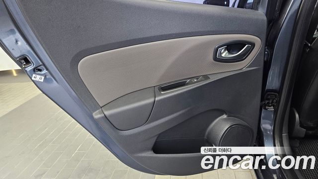 Renault Korea Clio Intens 2018 — фото 25