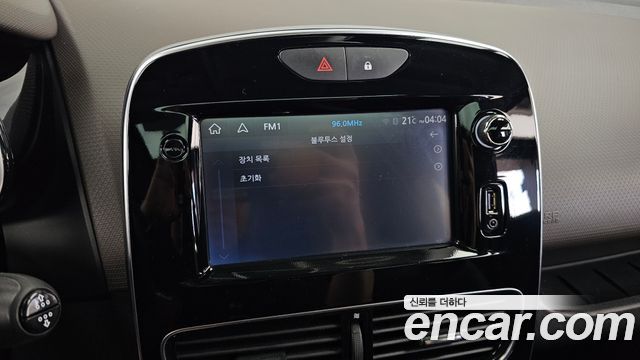 Renault Korea Clio Intens 2018 — фото 30