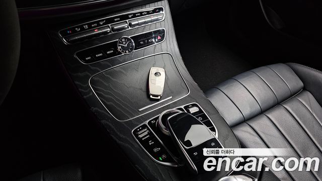 Mercedes-Benz E-Class (W213) E220d Cabriolet 2019 — фото 19
