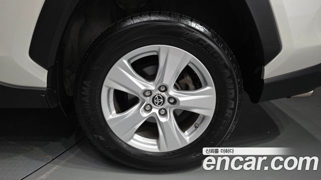 Toyota RAV4 (V) 2.5 2WD Hybrid 2019 — фото 21